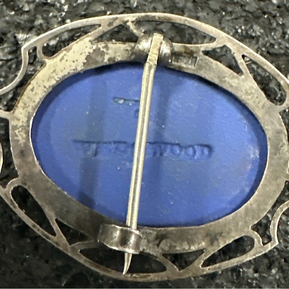 vintage Wedgwood blue jasperware brooch in a sterling silver setting - Picture 3 of 5